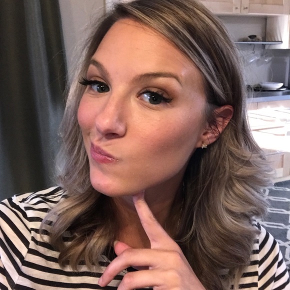 Meet your Posher, Danielle - Picture 1 of 1